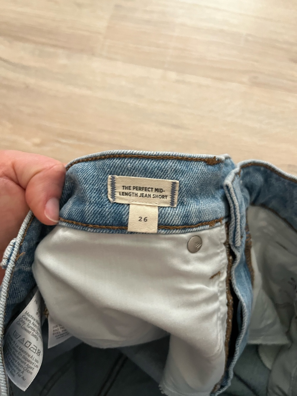 Madewell Women’s The Perfect Vintage Mid-Length Jean Short in Wainfleet Wash 26 - Picture 5 of 9